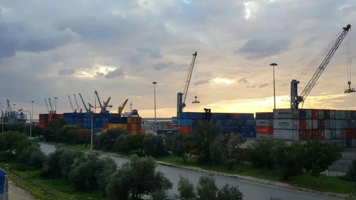 بعد غياب سبع سنوات: عودة السفن الإيطالية إلى مرفأ اللاذقية إيذانًا بتنشيط التجارة