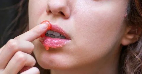 بمكونات من مطبخك: وصفات طبيعية لشفاه ممتلئة ومرطبة في خطوات بسيطة