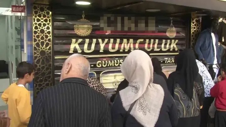 إسطنبول: صائغ ذهب شهير يختفي بعد احتياله على مئات الزبائن بذهب مزيف