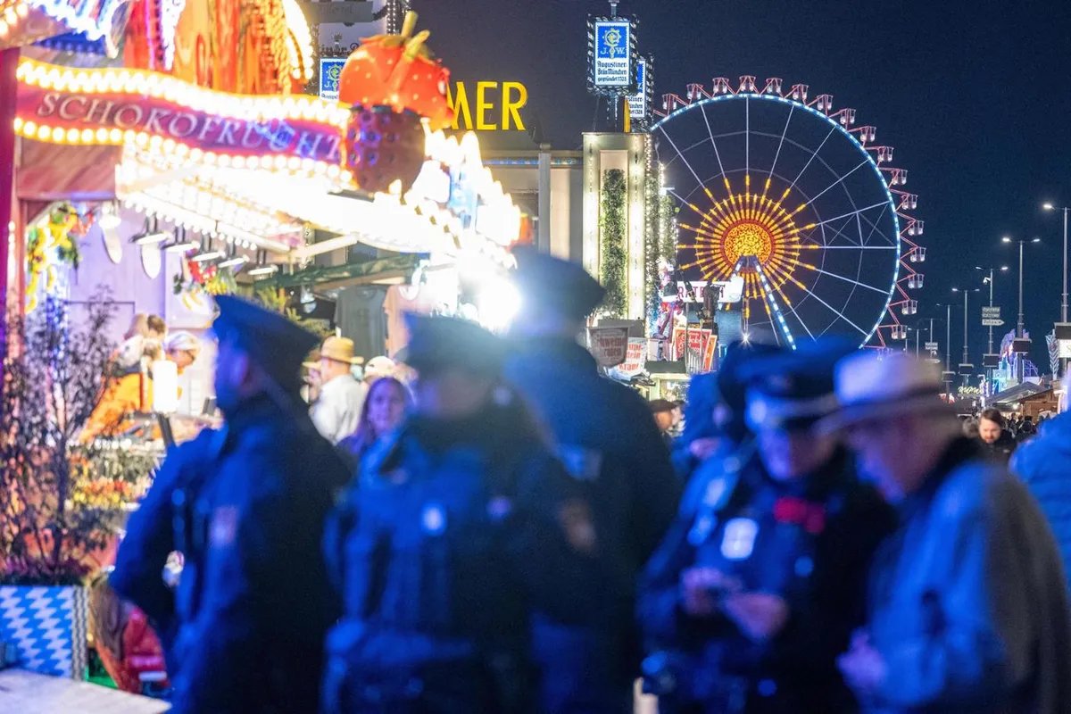 ميونخ: ملاحقة أربعة رجال من بافاريا بسبب تحية هتلر في مهرجان أكتوبر