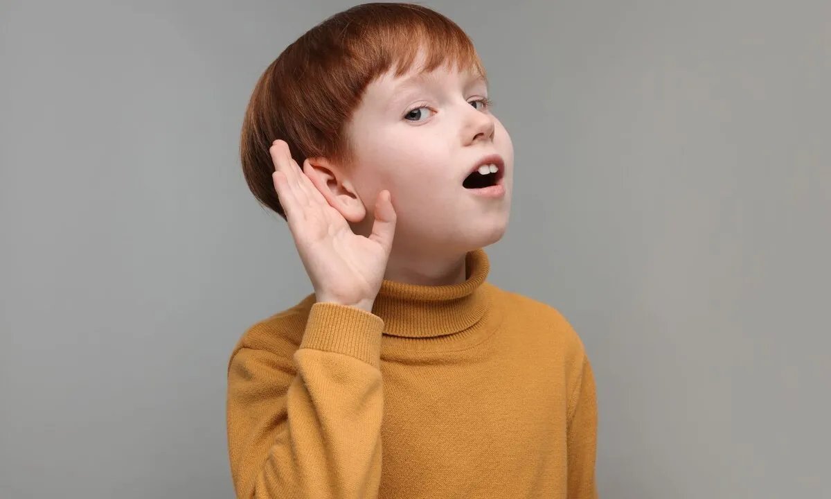 ضعف السمع لدى الأطفال: كيف يؤثر على التحصيل الدراسي وما هي طرق العلاج؟