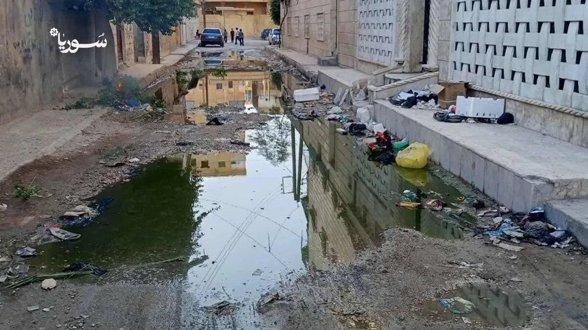 تفاقم أزمة الصرف الصحي في حي الجامع النووي بالرقة يهدد صحة السكان