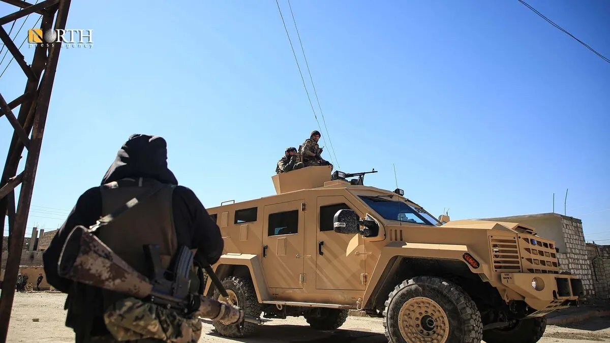 قسد تعلن عودة الهدوء إلى دير حافر بعد اشتباكات متبادلة، والدفاع السورية تنفي مسؤوليتها عن القصف