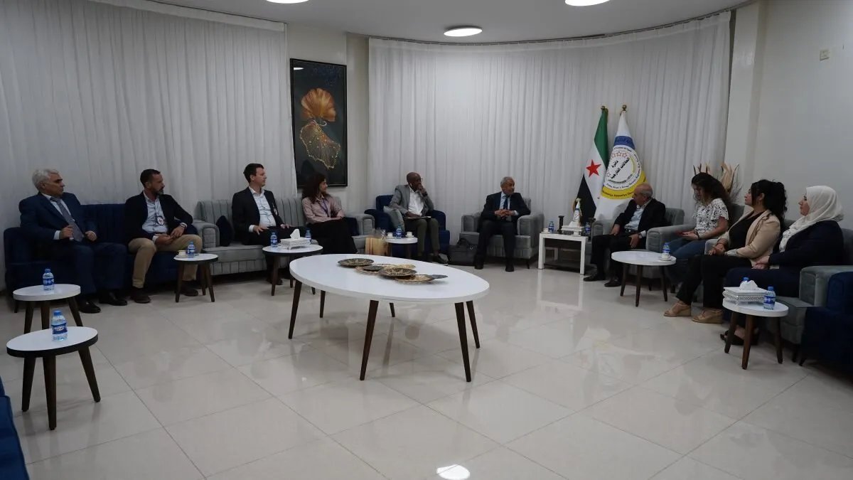 الإدارة الذاتية تسلم جنوب أفريقيا نساء وأطفالاً من عائلات داعش