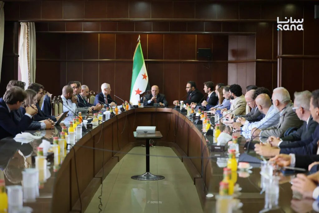 وزارة الاقتصاد والصناعة تستكشف فرص الاستثمار مع وفد من المستثمرين العرب والأجانب