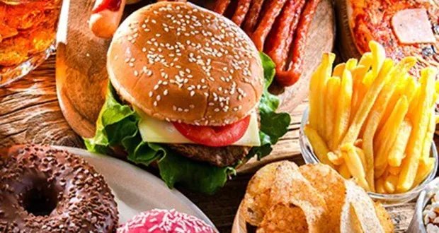 الأطعمة المصنعة: سموم خفية تهدد صحتك.. 5 مواد مسرطنة يجب تجنبها