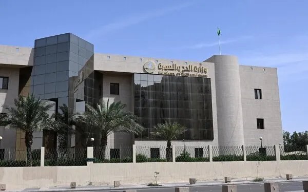 السعودية تفتح أبواب العمرة لحاملي جميع أنواع التأشيرات