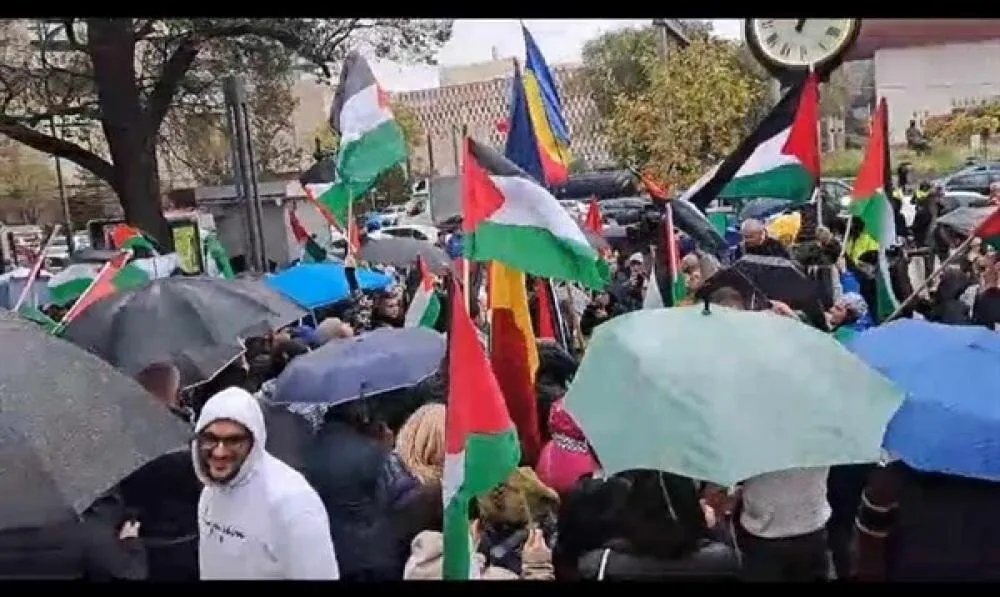 مسيرة حاشدة في بوخارست تضامناً مع فلسطين ومطالبة بإنهاء المجازر في غزة