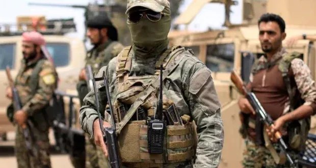 اشتباكات بين الجيش السوري وقوات سوريا الديمقراطية (قسد) في دير حافر وإغلاق المعابر في دير الزور