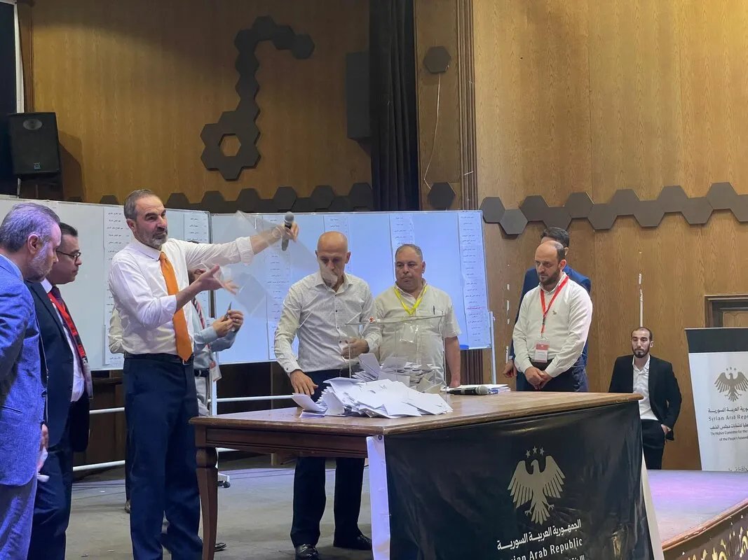 غموض يكتنف انتخابات مجلس الشعب السوري: اختفاء مقعدين وتجاهل دائرة انتخابية