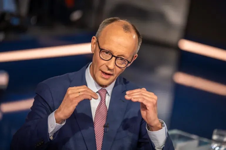 المستشار الألماني يدعم حظر الهواتف الذكية في المدارس الابتدائية: تركيز الأطفال على الأساسيات أولاً