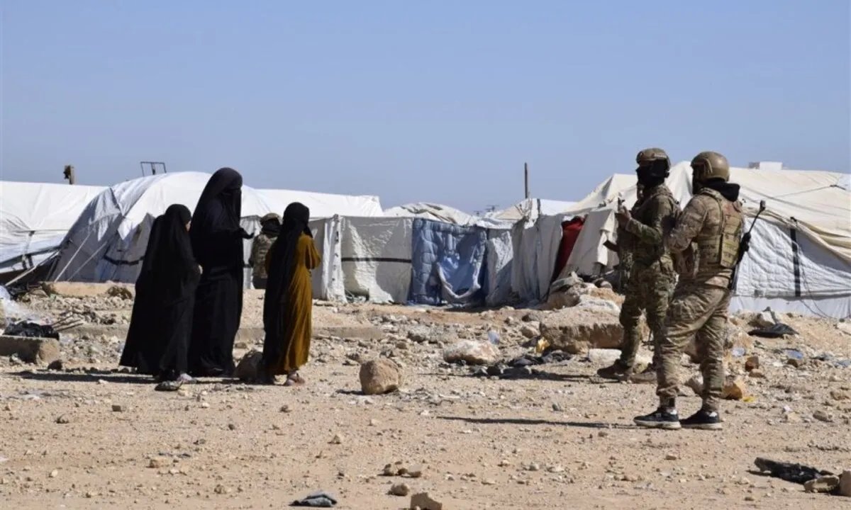 قوات سوريا الديمقراطية تشن حملة أمنية واسعة في مخيم الهول لملاحقة خلايا داعش