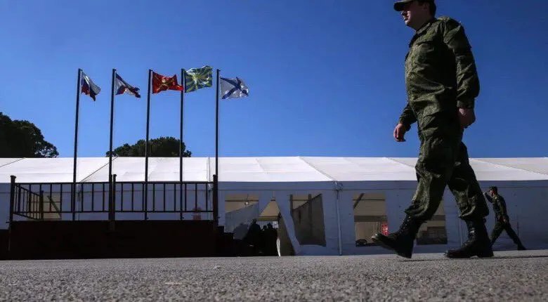 من ضابط في جيش النظام إلى لاجئ في روسيا: قصص سوريين هاربين بعد الانهيار