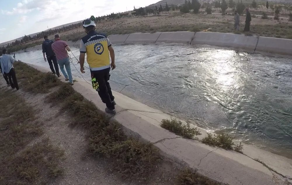 فاجعة في السفيرة: مصرع طفلين غرقاً في قناة ري