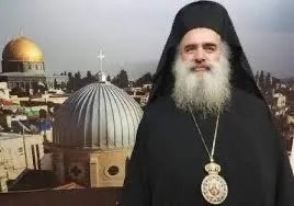 عطا الله حنا: بطريرك القدس.. صوت فلسطين ورسالة أمل في الجمعة العظيمة