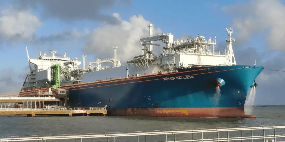 مصر تؤجل استلام شحنات الغاز الطبيعي المسال بسبب تراجع استهلاك الطاقة