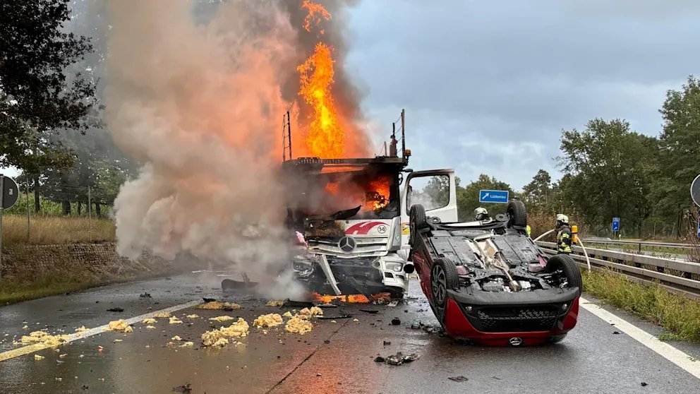 مأساة على الطريق السريع A13 في ألمانيا: مصرع سائق شاحنة احتراقاً في حادث تصادم