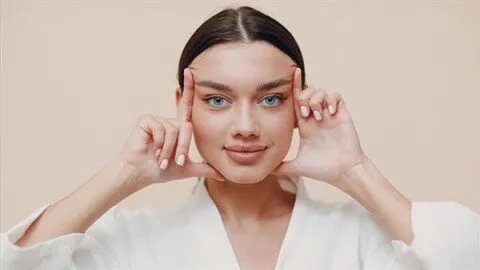 وصفات طبيعية لبشرة نضرة وشفاه ممتلئة: بديل البوتوكس في منزلك