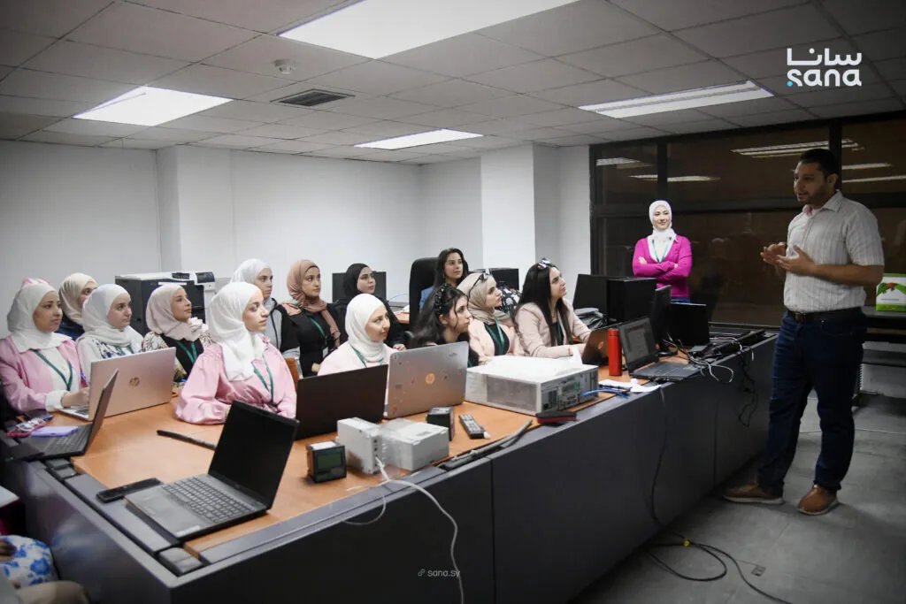 تأهيل الكفاءات الشابة: 20 طالبة وخريجة يستفدن من دورة تدريبية متخصصة في قطاع الكهرباء والطاقات المتجددة