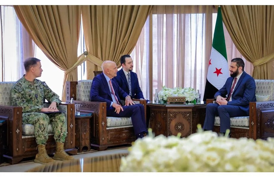 الرئيس الشرع يبحث مع مبعوث أمريكي وقائد القيادة المركزية تفعيل اتفاق العاشر من آذار