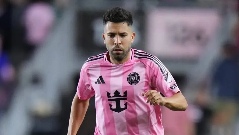 وداعًا للملاعب: جوردي ألبا يعلن اعتزاله كرة القدم نهاية الموسم الحالي