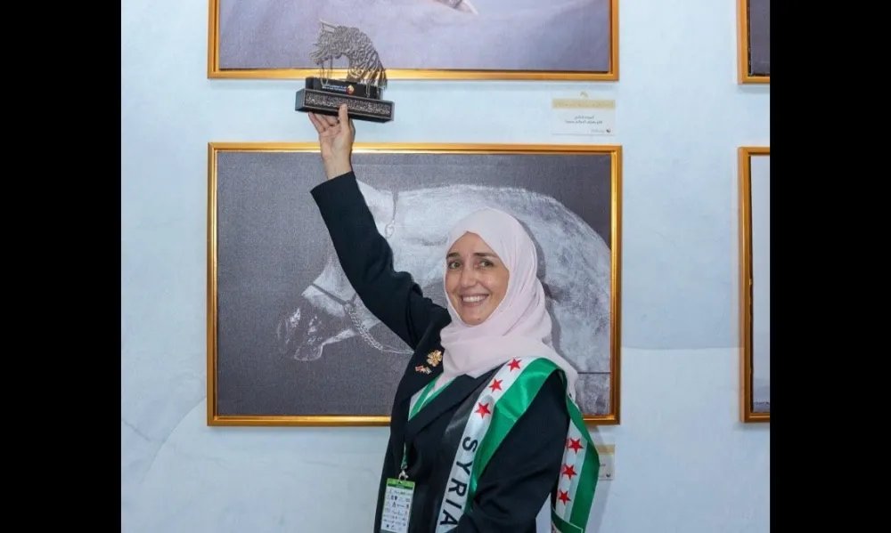 السورية فاتن الصالح تتألق في جائزة الشيخ منصور بن زايد لتصوير الخيل العربي بالمغرب