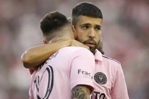 جوردي ألبا يعلن اعتزاله كرة القدم نهائياً.. وداع آخر لرفيق ميسي في الملاعب