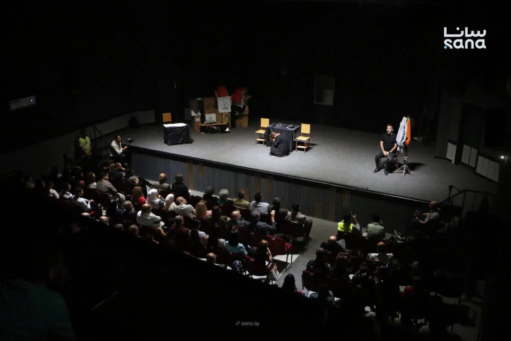 فرقة المسرح القومي بدمشق تتألق في مهرجان محمد الماغوط بمسرحية "آخر ليلة... آخر يوم"