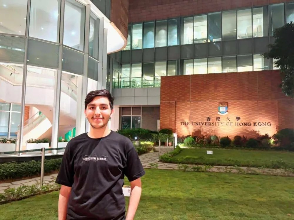 إنجاز تاريخي لسوري: ضاحي عامر علي يحصل على منحة كاملة في جامعة هونغ كونغ لدراسة الذكاء الاصطناعي