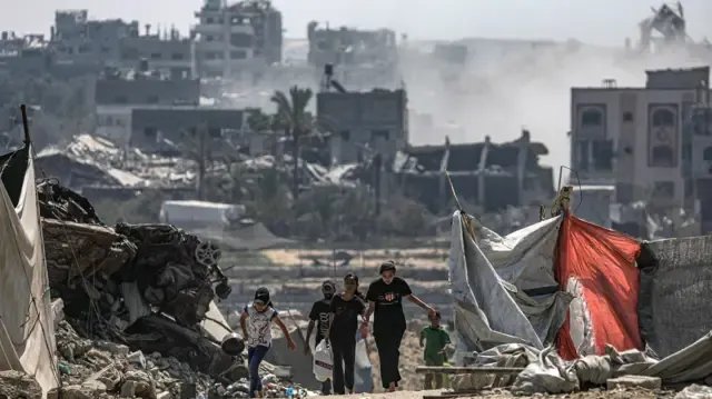 حماس تعلن عن استعدادها لإنهاء الحرب في غزة بشروط وتفاؤل حذر يحيط بالمفاوضات