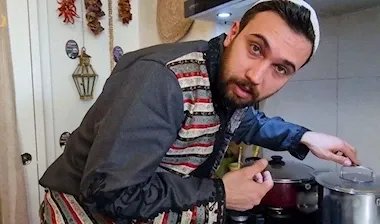 الشيف عمر أبو لبدة: من رمز للوحدة إلى هدف لحملة تشويه بسبب دعوته للمؤثرين