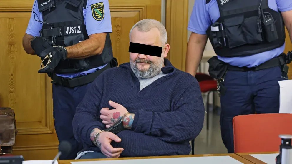 ألمانيا: سجن زعيم يميني متطرف 13 عاماً لبيعه واغتصابه ابنتيه