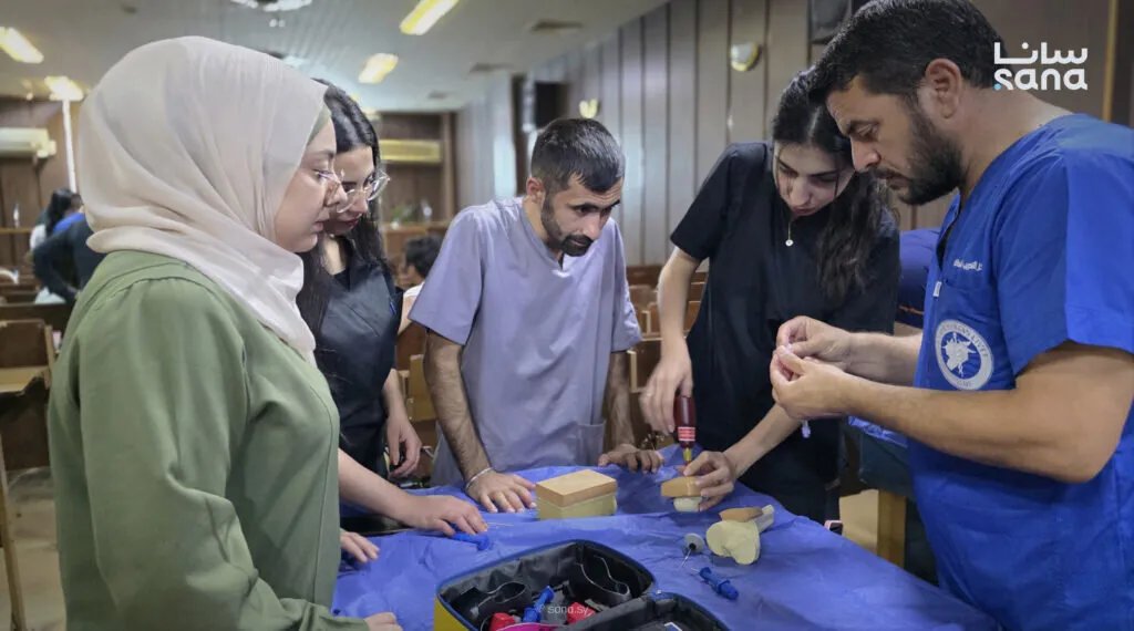 الجمعية الطبية السورية الأمريكية تعزز مهارات الأطباء في طرطوس بدورة إنعاش قلبي متقدمة