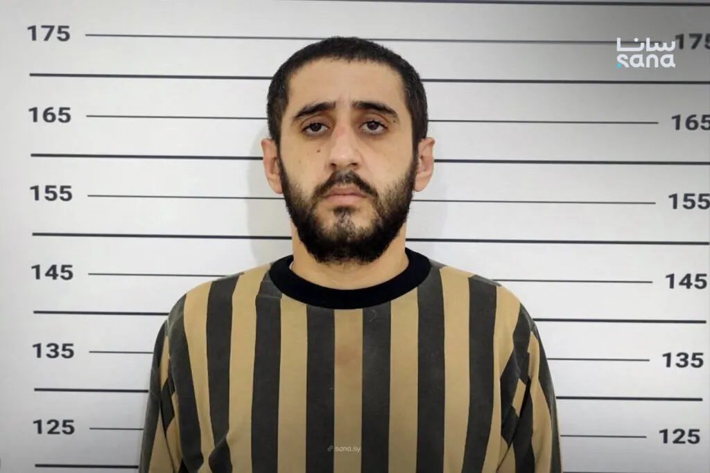 اللاذقية: القبض على مهرب أسلحة يدير مكتباً إعلامياً لمجموعات خارجة عن القانون