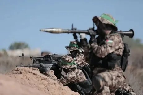 القسام تستهدف آليات وجنود إسرائيليين في خان يونس وغزة وترصد إخلاءً جوياً