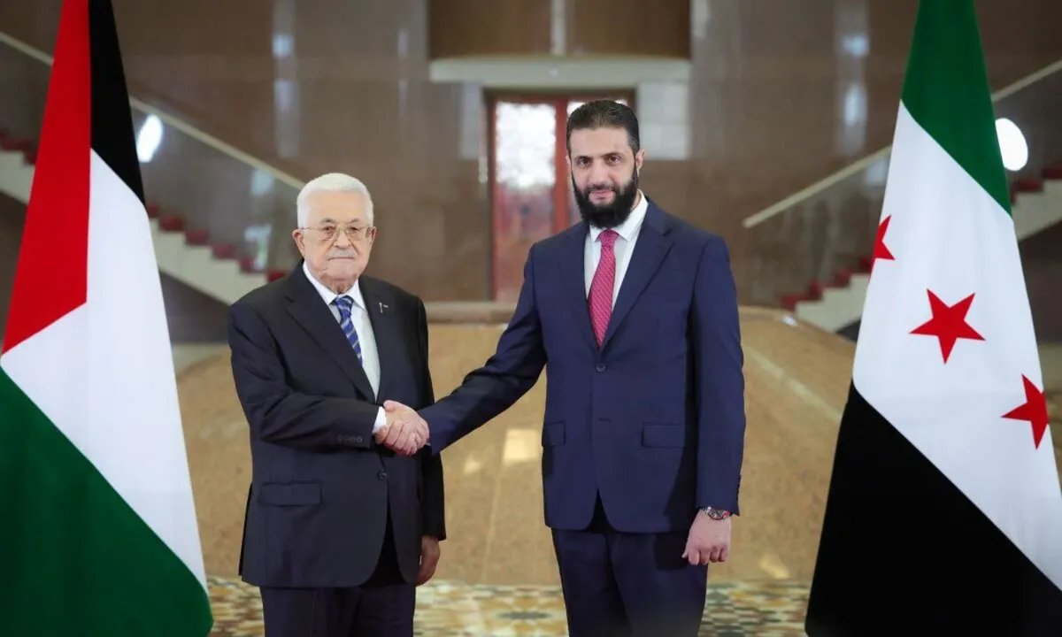 بعد قطيعة دامت 18 عامًا: الرئيس الفلسطيني محمود عباس يزور دمشق رغم المنع الإسرائيلي