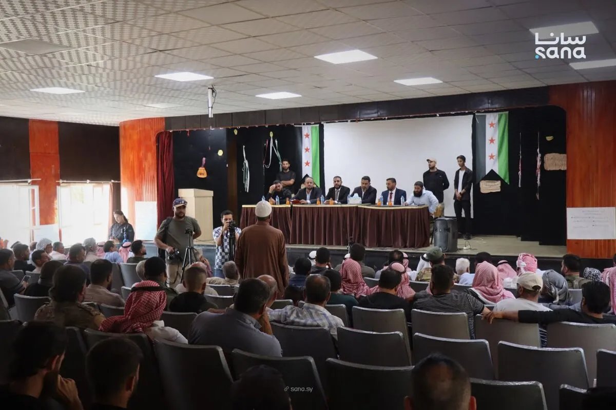 الحسكة: مدير الشؤون السياسية يلتقي وجهاء وأهالي رأس العين لبحث التحديات المعيشية