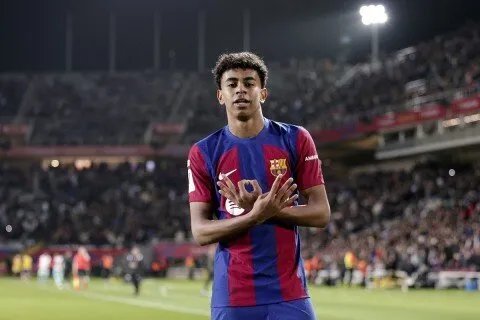 باريس سان جيرمان يضع لامين يامال على رأس أولوياته بعرض تاريخي