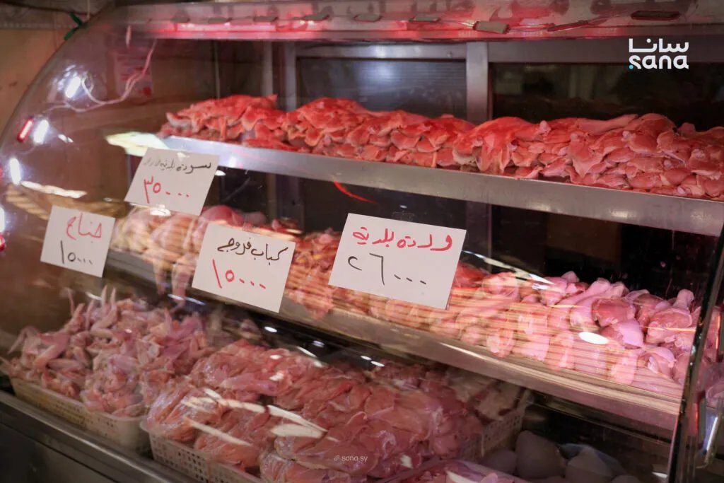 لماذا أسعار الفروج تحلق عالياً في الأسواق السورية؟ الأسباب والتداعيات