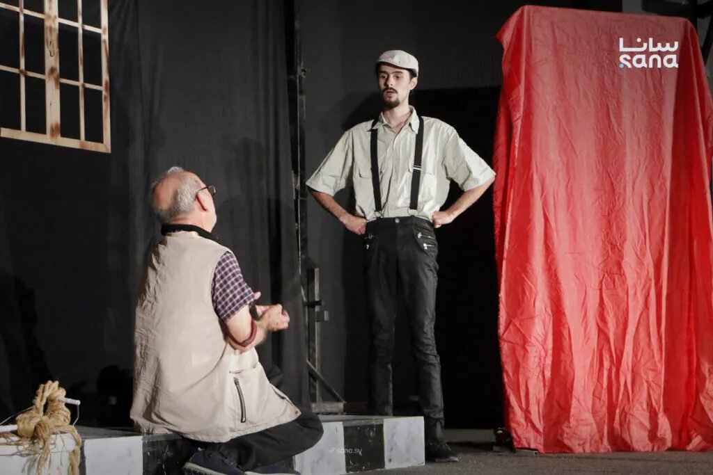 مهرجان محمد الماغوط المسرحي بسلمية: عرض مسرحية "موت بائع جوال" يثير تفاعلاً