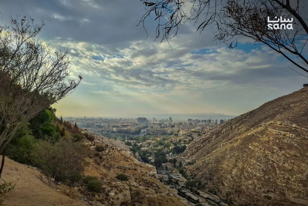 سوريا تشهد انخفاضاً في درجات الحرارة وأمطاراً متفرقة مع استمرار حالة عدم الاستقرار الجوي