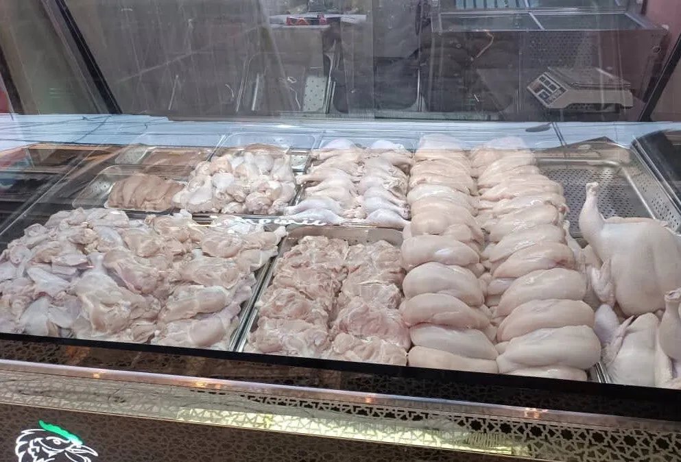 لماذا أسعار الفروج تحلق عالياً في الأسواق السورية؟