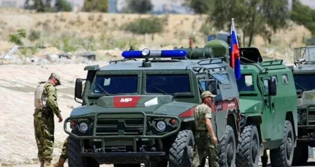 تحركات عسكرية روسية مكثفة: نشاط ملحوظ في حميميم و قافلة عسكرية بين طرطوس واللاذقية