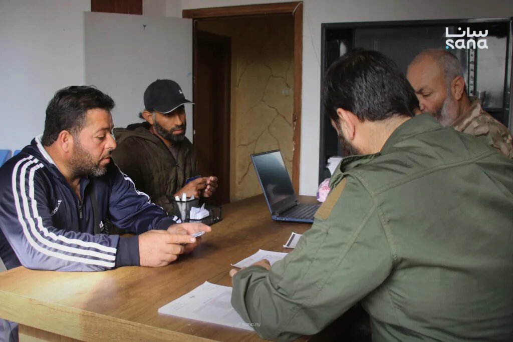 إقبال كثيف على مركز تجنيد حماة للتعاقد مع وزارة الدفاع في مختلف التخصصات