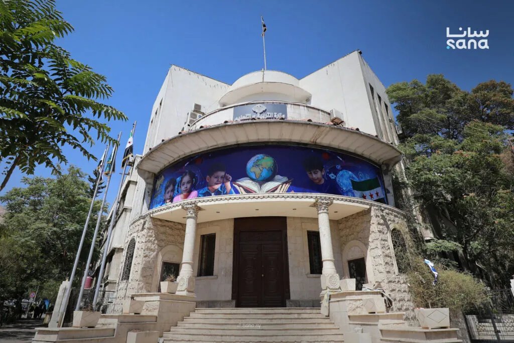 وزارة التربية تحظر منعاً باتاً أي اعتداء جسدي أو لفظي على الطلاب وتؤكد على بيئة مدرسية آمنة