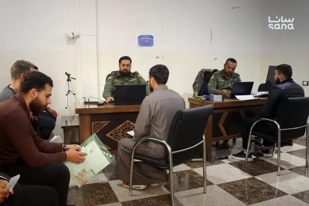 إقبال متزايد على مركز التجنيد بحمص: خريجو الجامعات والمعاهد والحرفيون يتطوعون في وزارة الدفاع