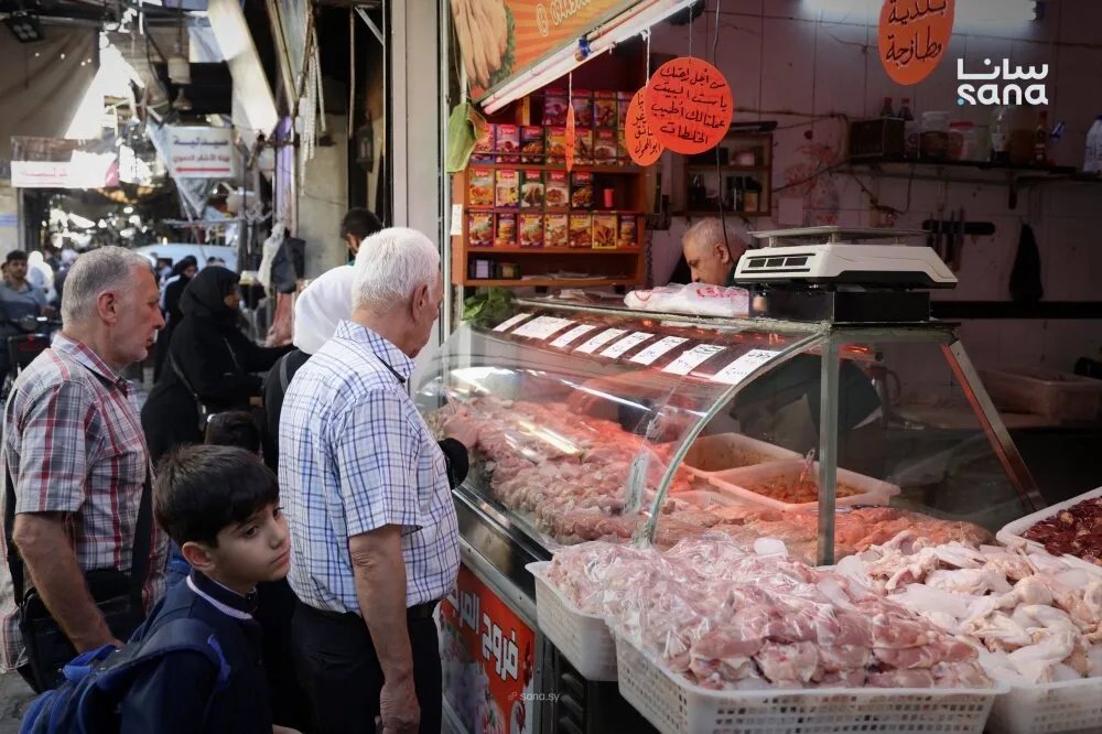 تحليل: لماذا أسعار الفروج في ارتفاع مستمر رغم ضعف الإقبال في الأسواق السورية؟