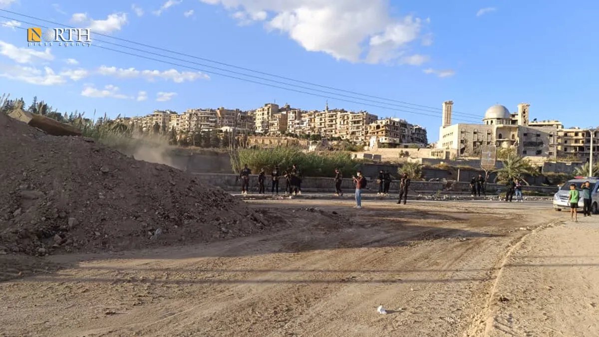 حلب: إزالة السواتر الترابية من مداخل حيي الشيخ مقصود والأشرفية لتسهيل حركة المرور