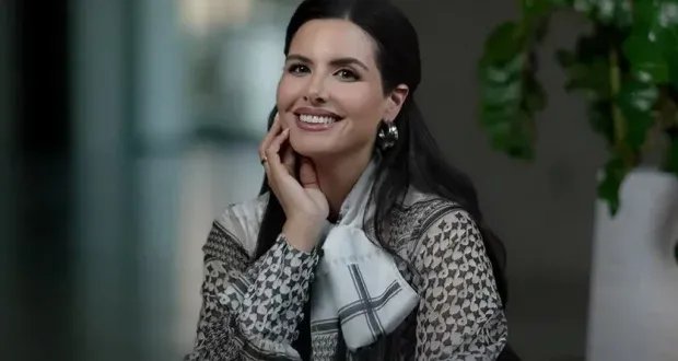 نادين أيوب ملكة جمال فلسطين تترشح لملكة جمال الكون بزيّ مستوحى من الكوفية الفلسطينية