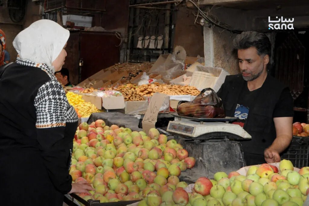 تقرير مصور: أسعار الفواكه والخضراوات في سوق الدحاديل بدمشق اليوم